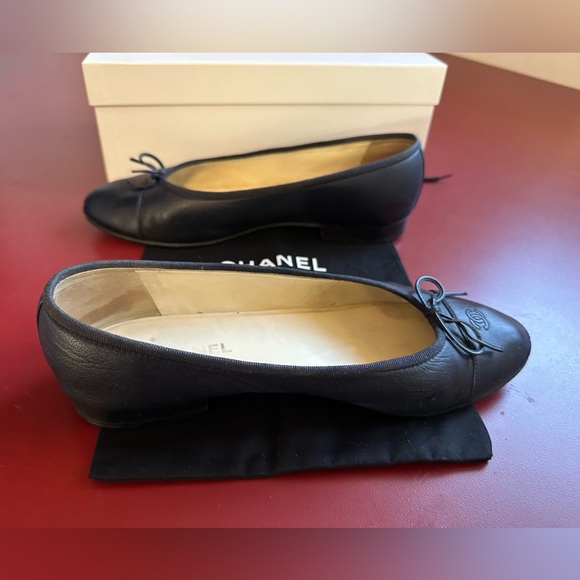 Chanel Uniform Navy Blue Ballerines (Ballet Flats) in Size 39. Great condition! - Picture 5 of 9
